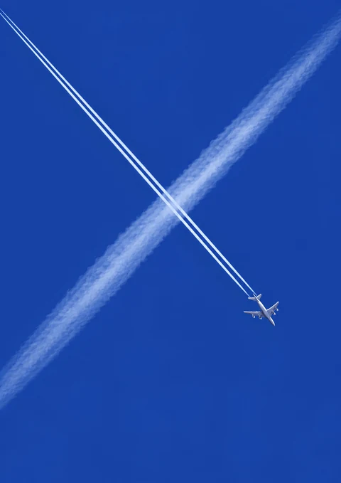 空ですれ違う